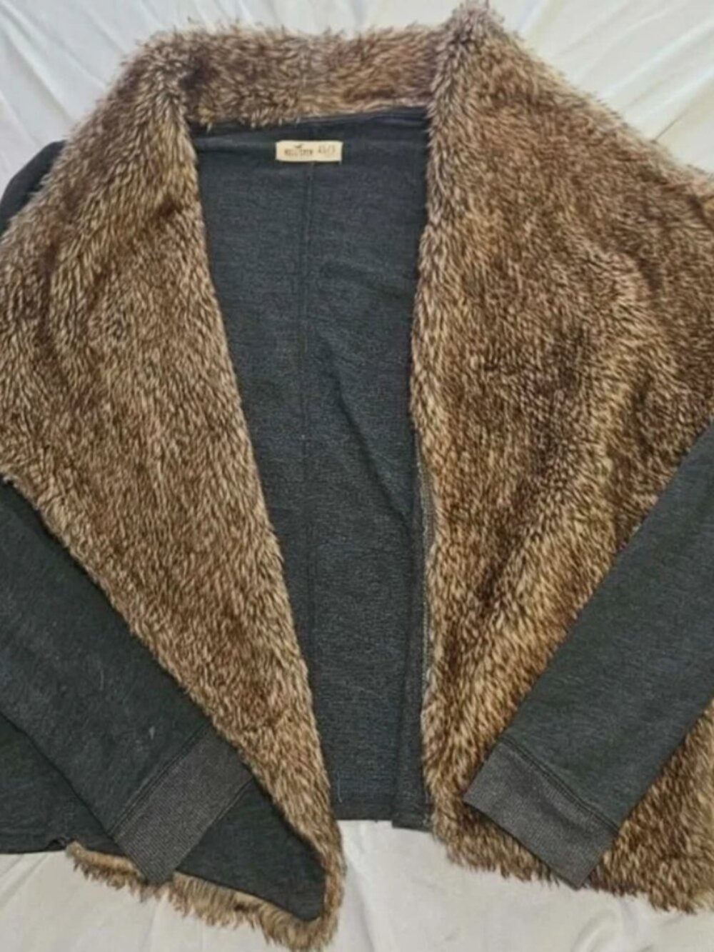 Hollister Women’s Gray Sweater Cardigan Faux Fur Collar Tunic XS / Small EUC